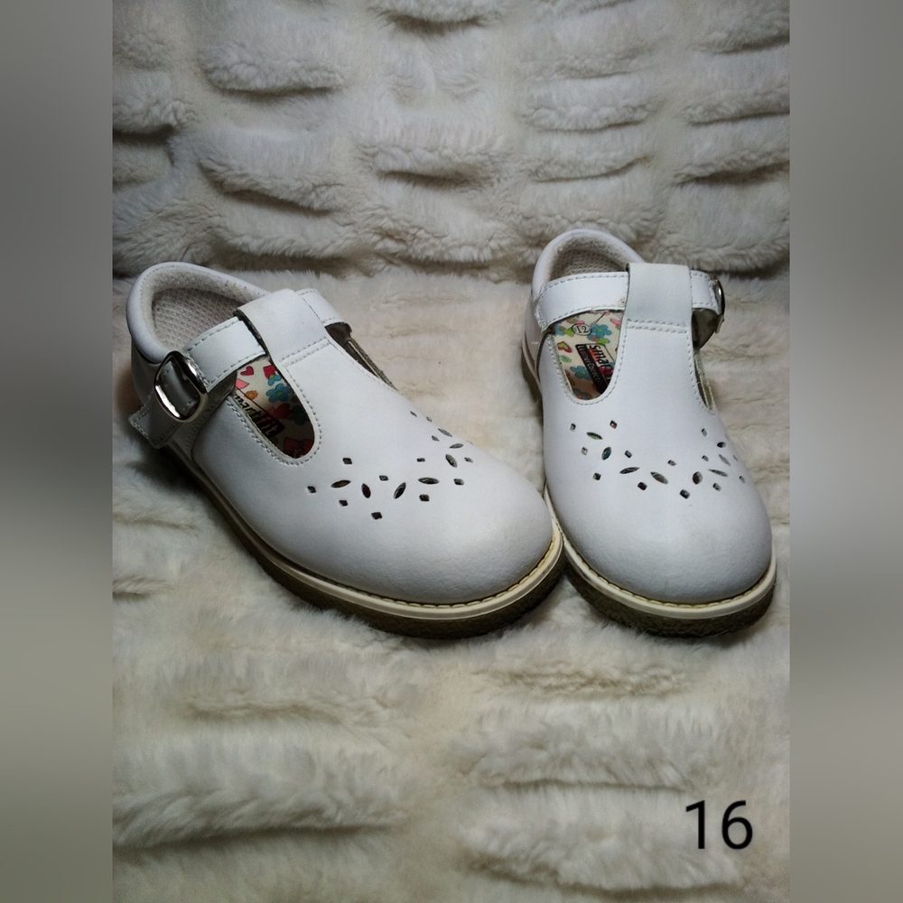 SmartFit white girls leather shoes
